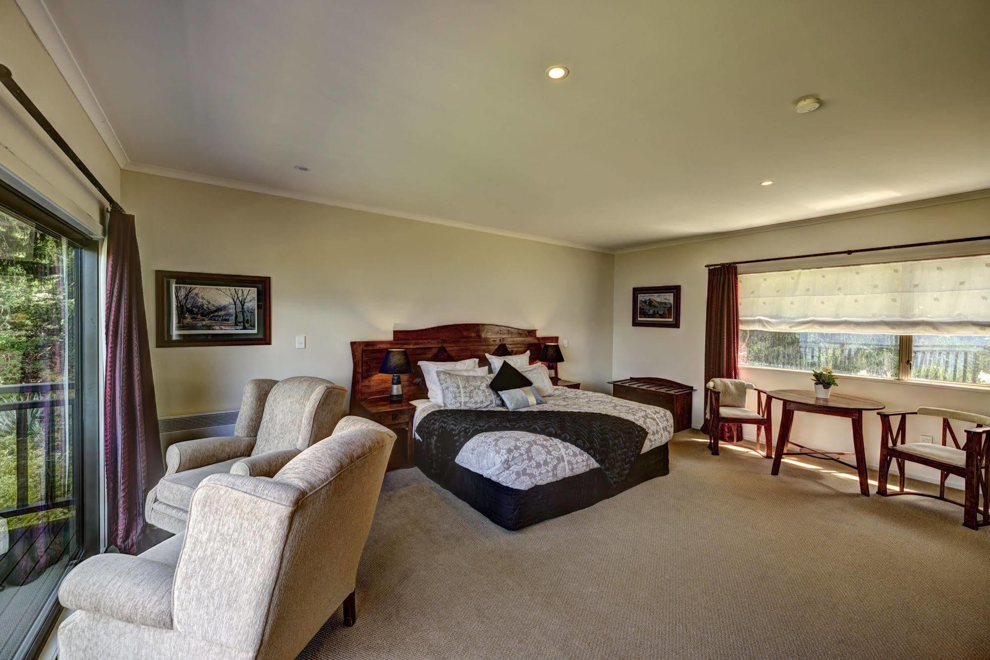 Lodge Hidden