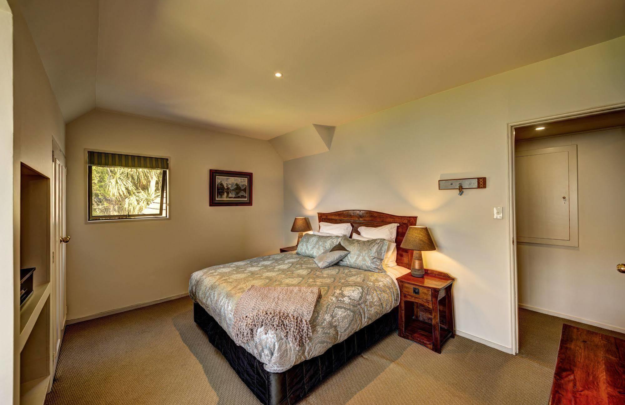 Hidden Lodge *